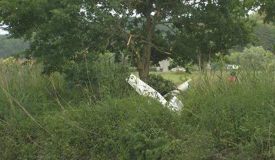 Zweefvliegtuigje stort neer nabij vliegveld Overboelare: piloot (70) in levensgevaar