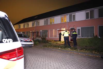 Vrouw midden in de nacht door twee mannen beroofd in eigen huis