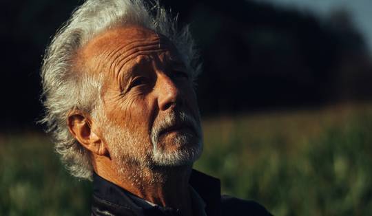 ‘Je ziet zoveel koppels breken om één ding en dan denk ik: maar zo werkt het toch niet? We zijn daar blijkbaar iets verloren’