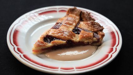 26. Tarte aux cerises à la crème anglaise