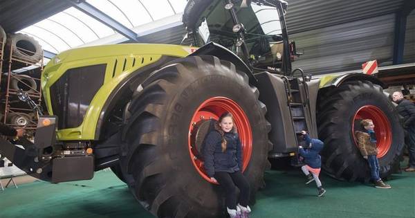 In de file voor jubileumdag Poppink in Reutum - Tubantia