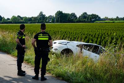 Auto slaat over de kop op N395 bij Diessen: bestuurster gewond