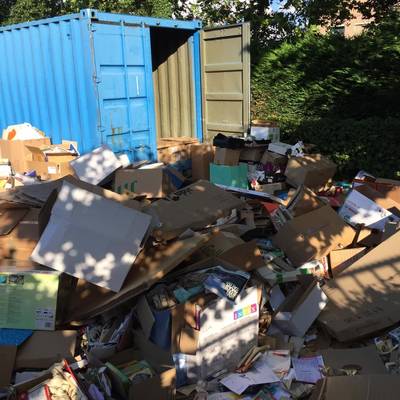 Papiercontainer Brouwershaven misbruikt voor troep