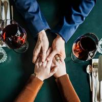 ‘Ik zei tegen mijn man en kinderen: ‘Goed, ik zal jullie vertellen wat mij is overkomen’: een ontmoeting in Dublin veranderde het leven van Joline