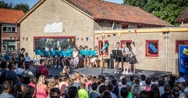 Hele school doet mee aan openluchtconcert in Poortvliet