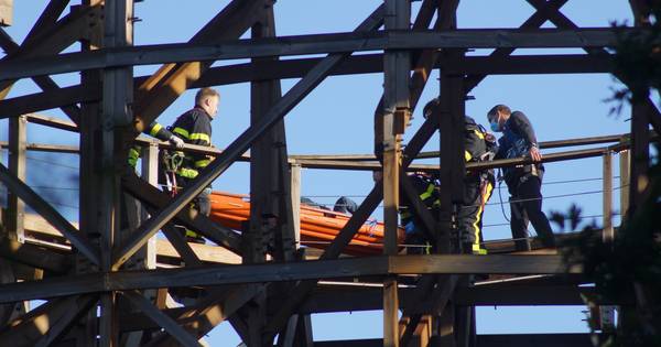 Medewerkster Efteling onwel: hulpdiensten beklimmen achtbaan Joris en de Draak - De Stentor