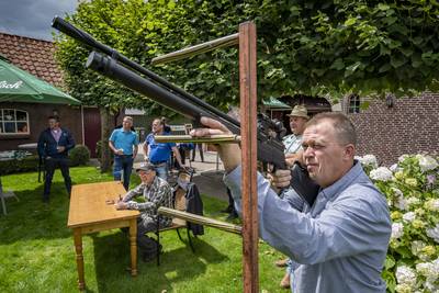 Vogelschieten in de achtertuin, waarom ook niet? Rietmolen viert toch beetje zomerfeest!