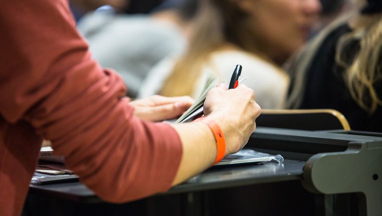 Studenten gaan in verzet tegen plannen voor hoger ...