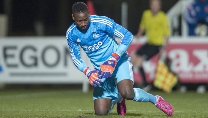 Ajax Doelman Onana Debuteert Met Afgrijselijke Blunder Nederlands Voetbal Ad Nl