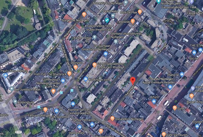 Moordpoging In Nijmeegse Karrengas Maaltijdkoerier Meegesleurd Op Motorkap Nijmegen Gelderlander Nl