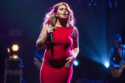 Roxeanne Hazes onthult geslacht van baby