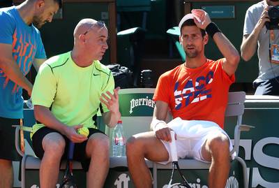 Agassi coacht geplaagde Djokovic ook op Wimbledon