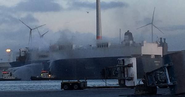 Brand op autoschip in de haven van Antwerpen na drie dagen geblust - PZC
