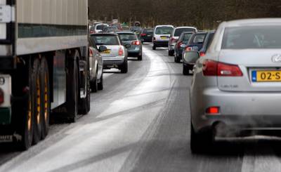 Pas op: kans op gladde wegen in Gelderland