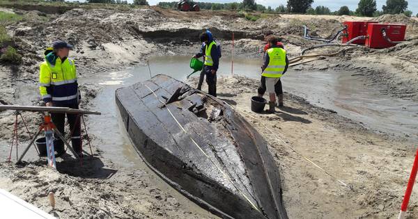 Kennismaken met een gaaf bewaarde boomstamkano uit de Romeinse tijd - BD.nl
