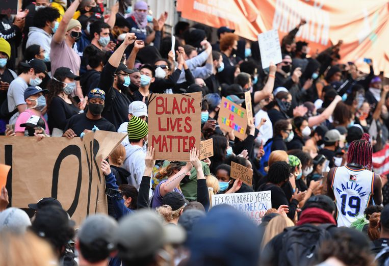 Live - Avondklok in New York en bijna veertig andere steden