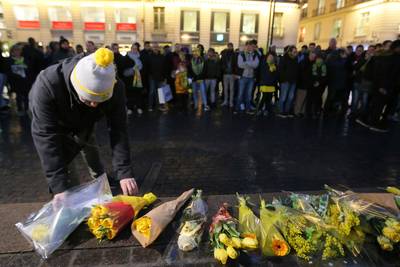 Indrukwekkend eerbetoon van Nantes-fans aan vermiste Sala