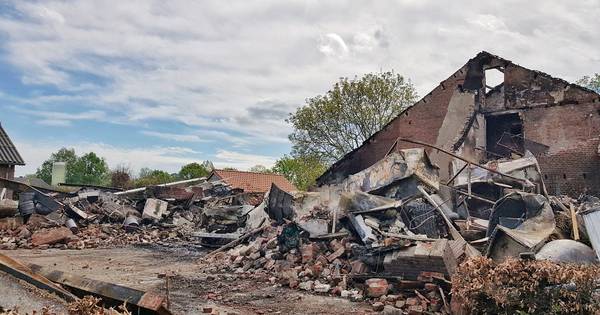 Heukelom leeft mee met echtpaar dat woonboerderij af zag branden: 'Laat maar weten als je iets nodig