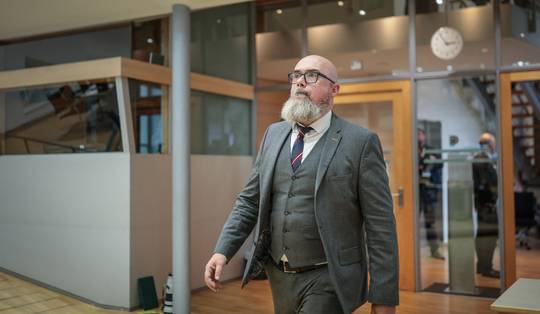 Hij noemt Poetin ‘een echte kerel’ en pleit voor een zuivere Duitse identiteit: ideologische AfD-hardliner nieuwe vicevoorzitter parlement Saksen-Anhalt