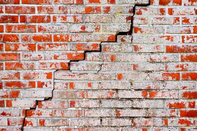 De oplossing voor schade na gaswinning: huis dat zelf scheuren repareert