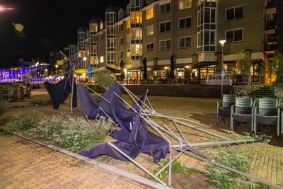Windhoos richt veel schade aan op Nijmeegse Waalkade