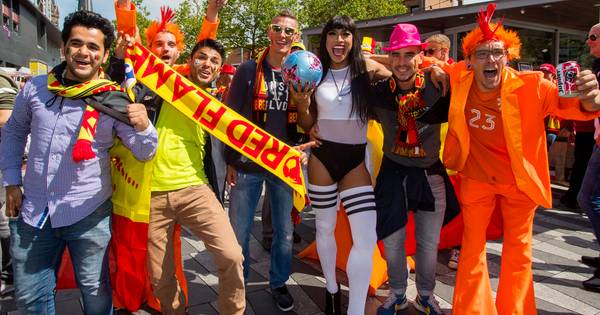 Belgische voetbalfans in Tilburg verrukt over Oranje én Roze Maandag - AD.nl
