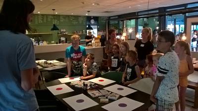 Kinderen ontwerpen droomzwembad met koraal, visjes en superglijbaan