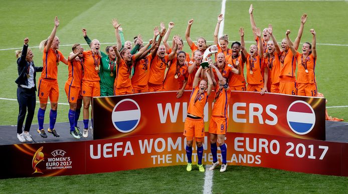 Mannen Mogen Voetballen Vrouwen Mogen Thuis Op De Bank Kijken Wat Een Onzin Nederlands Voetbal Ad Nl
