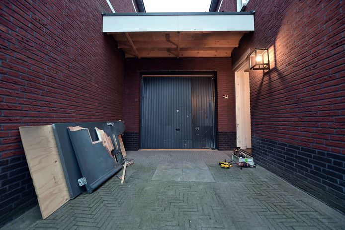 Vuurwerkbom Woning Burgemeester Woensdrecht Mogelijk Gerichte Actie Vuurwerkoverlast Bndestem Nl