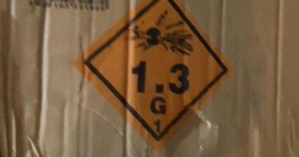 Agenten Nemen 43 Kilo Illegaal Vuurwerk In Beslag In Aaltense Woning Aalten Gelderlander Nl