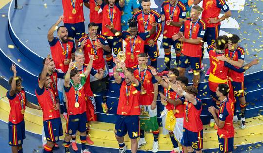 ‘Een overwinning voor het voetbal’: internationale pers buigt voor Spanje, Argentijns slot krijgt kritiek