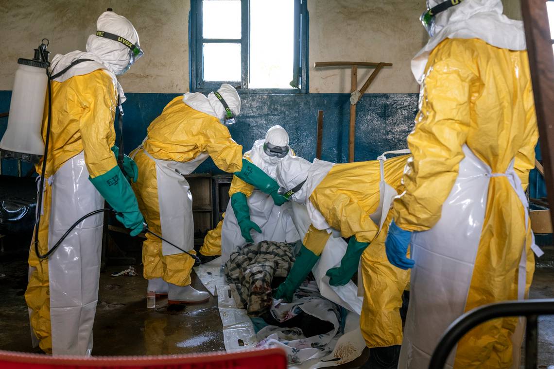 'We zitten echt in een vreselijke crisis': ebola overspoelt ziekenhuis in Congolese goudmijnstad Mongbwalu