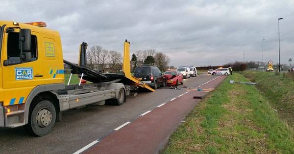 2 gewonden na frontale botsing op Parallelweg in Bruchem