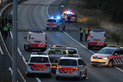 Auto van de A73 gedrukt na botsing met politieauto