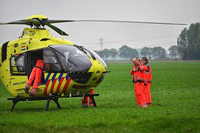 Fietser rijdt tegen paal en raakt gewond in Lage Zwaluwe, traumahelikopter opgeroepen