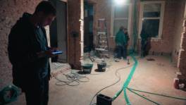 Boomer Dieter bestelt een pizza in Huis Gemaakt