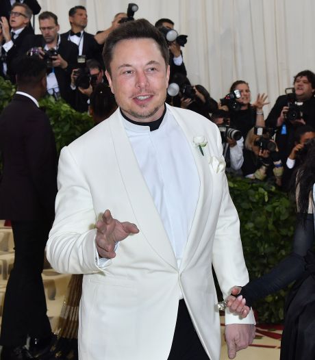 Elon Musk Negeert Verbod En Gaat Zelf Aan Lopende Band In Teslafabriek Staan Buitenland Ed Nl