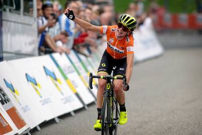 Van Vleuten rijdt verkeerd, maar wint alsnog