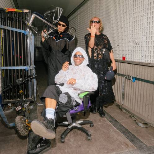 Als de revolutie uitbreekt, zijn Sef en Abel erbij, in haute couture: ‘IJsland is te glibberig om vast te pinnen’