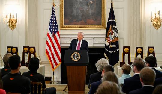 Verdient Trumps entourage miljoenen op de beurs dankzij voorkennis? Deze voorbeelden vallen op