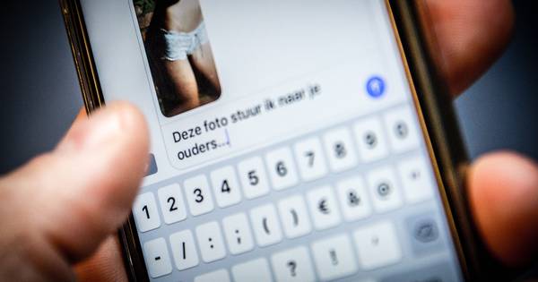 Actie tegen ongewenste verspreiding van sexy foto's en filmpjes - AD.nl