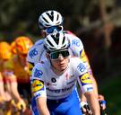 Remco Evenepoel pakt uit in Algarve en wint na ultieme inspanning bergrit 