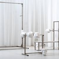 Wat is er zo theatraal aan keramiek? Museum Abby presenteert veelzijdig aardewerk en parallelle werelden