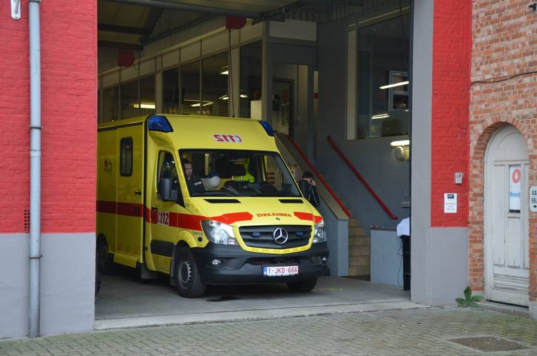 Ziekenwagen Kan Eindelijk Uitrukken Na Maand Wachten Op Nummerplaten Sint Gillis Waas In De Buurt Hln