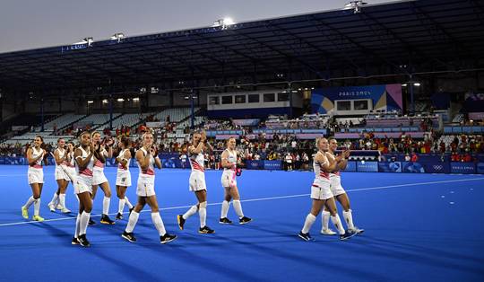 China scoort doelpunt tegen Red Panthers in halve finale hockey • Wat doet Nina Sterckx dadelijk in het gewichtheffen?