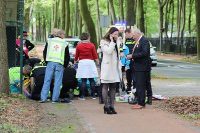 Gereanimeerde verkeersregelaar (72) vol lof over reanimerende burgemeester
