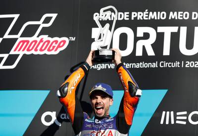 Portugees Oliveira wint slotmanche MotoGP in eigen land