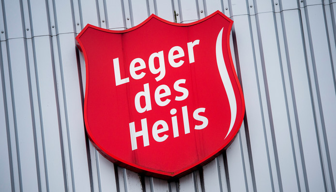 Het logo van het Leger des Heils op een opvanglocatie.