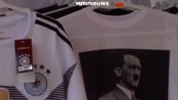 Toeristen geschokt: Spaanse winkel verkoopt Hitler-shirt