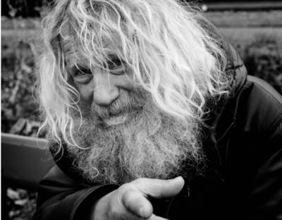 Oud-raadslid Eibergen zwerft dakloos door Deventer: ‘Ik heb een prima leven!’